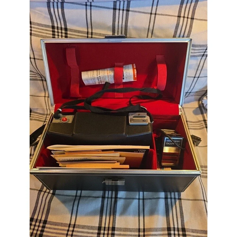 Polaroid Countdown 90 Automatic Land Camera Vintage Kit with Case and Flash READ